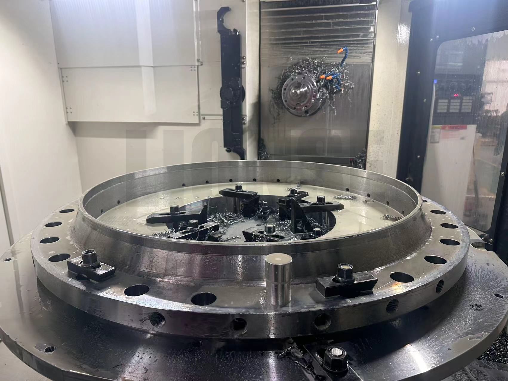 ठूला-व्यास फ्ल्याङ्गहरू ड्रिल गर्दा प्वाल ठाडोपन कसरी सुनिश्चित गर्ने?