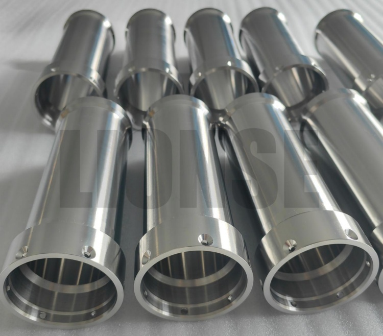 किन टाइटेनियम जहाज इन्जिनियरिङको लागि एक आदर्श सामग्री हो?