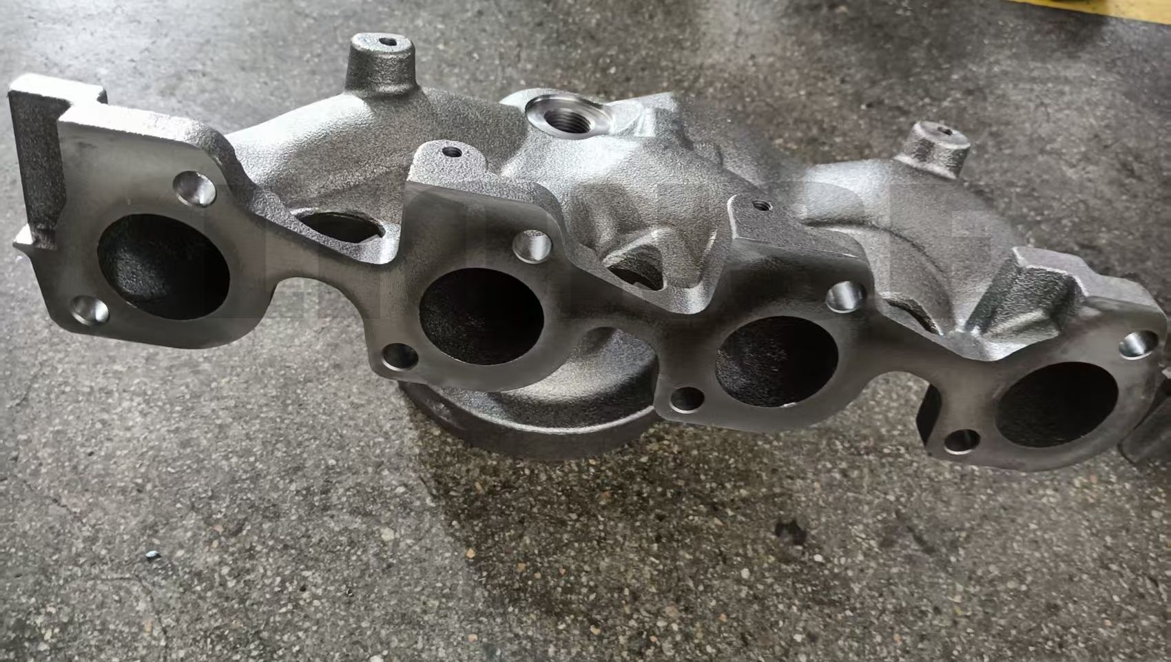 कास्टिङ निकास मेनिफोल्ड्सका फाइदाहरू के हुन्?